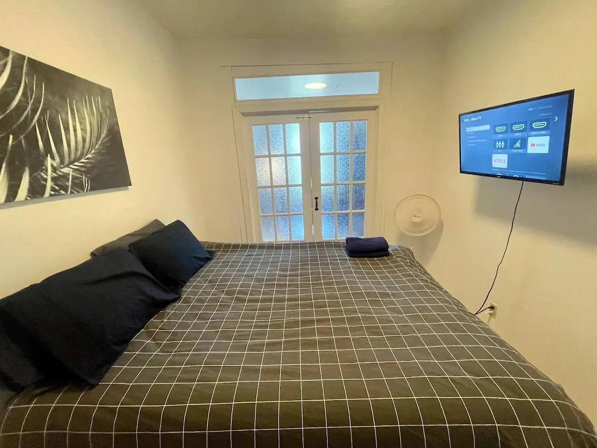 Full Kitchen 3Min A Pied Metro Verdun Room B Canada